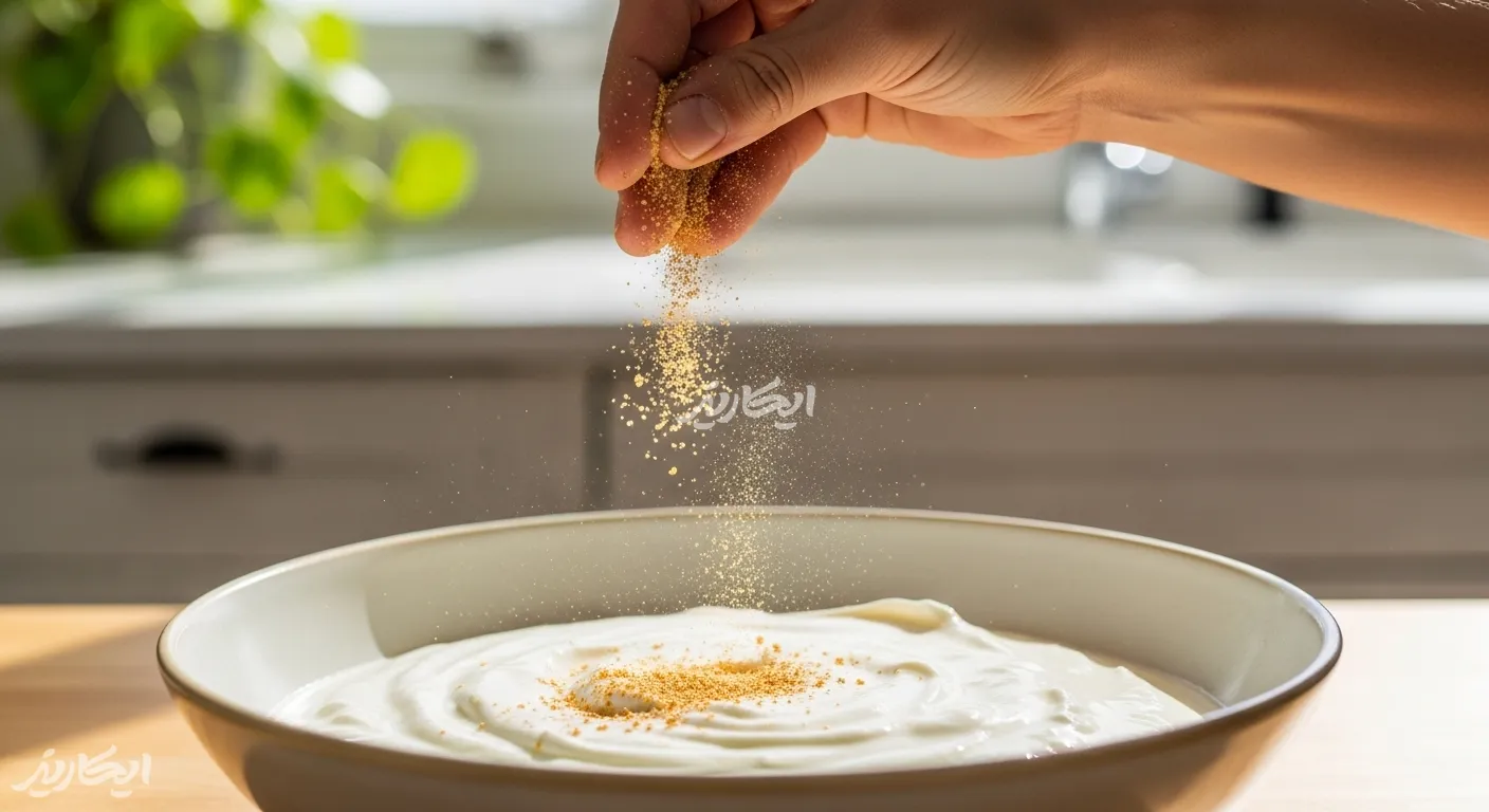 ریختن پودر موسیر روی ماست